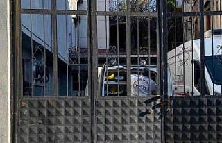 İş yerinin avlusunda intihara kalkıştı