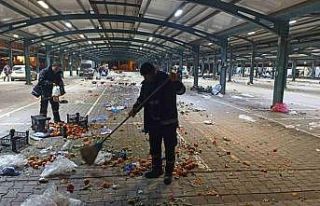 Karesi’de köşe bucak temizlik sürüyor