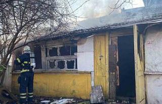 Kullanılmayan evden çıkan dumanlar itfaiyeyi harekete...