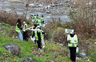 Osmaniye şivesi ile yazılı dövizlerle çevre temizliğine...