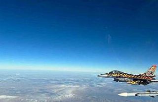 Türk savaş uçakları Kıbrıs’ın güneyinde...