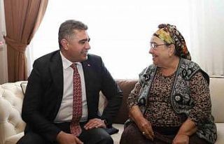 Vali Aslan şehit ailelerini yalnız bırakmıyor