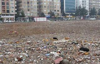 89 kişiye mezar olan Galeria Sitesi alanı sokak...