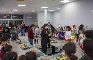 Aileler, sanal gerçekliğin sınırlarını çocuklarıyla...