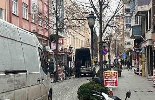 Ara sokaklarda dakikalarca duraksayan araçlar sürücüleri...