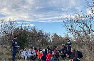 Ayvacık ve Ezine’de 75 kaçak göçmen ile 5 organizatör...