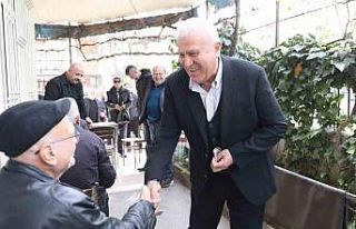 Başkan Atay vatandaşların taleplerini dinlemeye...