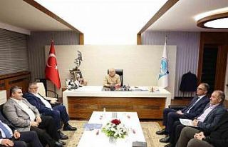 Başkan Büyükkılıç’tan kurmayları ile bir...