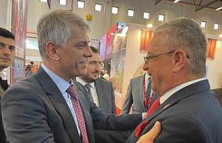 Başkan Topaloğlu EMITT Fuarı’nda Kemer’i tanıtıyor