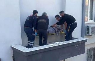 Çatıdaki güneş enerjisi panelini düzeltmek isterken...