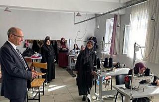 Domaniç Belediyesinden HEM’e dikiş makinesi desteği