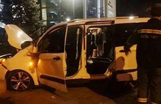 Ehliyetsiz sürücü kontrolden çıkıp üst geçidin...