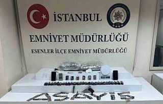 Esenler’de 2.5 kilogram uyuşturucuyu sakız kutularına...