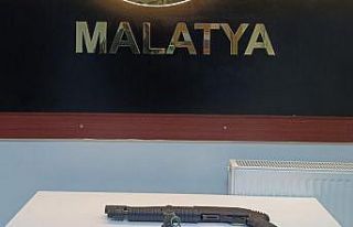 Ev aramasında el bombası bulundu