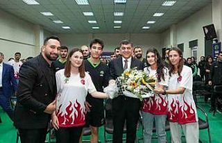 Genç kursiyerlerden Fadıloğluna büyük sevgi