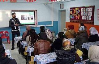 Gercüş’te velilere ’En iyi narkotik polisi anne’...