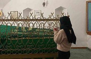 Hacı Mustafa Efendi Türbesi iki asırdır ziyaretçilerini...