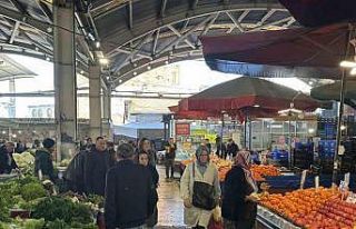 Halk pazarında fiyatlar yükseldi, ilgi azaldı