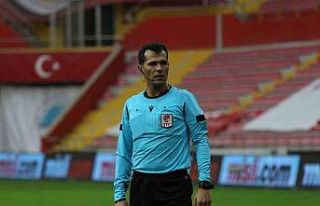Kasımpaşa - Sivasspor maçının hakemi Burak Şeker...