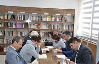 Kaymakam Seyman öğrencilerle birlikte kitap okudu