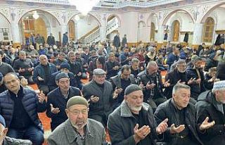 Kulu’da Berat Kandilinde vatandaşlar camileri doldurdu