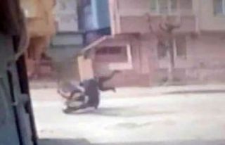 Motosikletin yayaya çarptığı kazada 2 kişi yaralandı,...