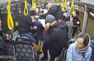 Otobüste yer isteyen kadına yumruklu saldırı kamerada
