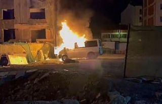 Park halindeki araç alevlere teslim oldu