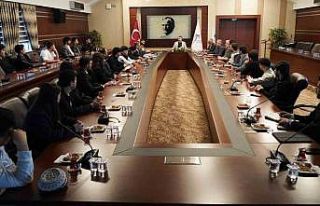 Rektör Kırışık Türk dünyasından öğrencilerle...