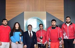 Şampiyon judolardan, Rektör Yücel Oğurlu’ya...