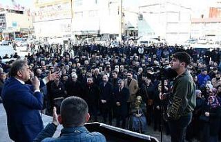 Seçim ofisi açılışı mitinge dönüştü