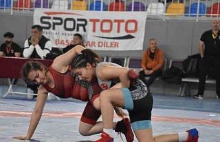 U-17 Kadınlar Güreş Türkiye Şampiyonası başladı