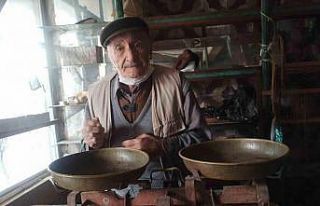 90 yaşındaki Zekeriya amca 50 yıllık eski tip...