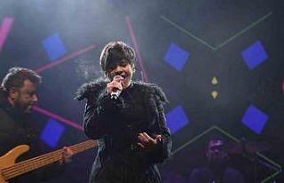 Aydilge şarkıları ile Bursa’yı salladı