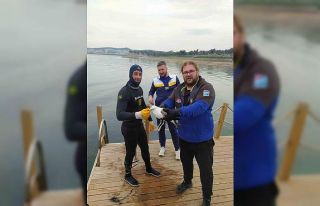Balıkesirli dalış lideri, oltaya takılan martıyı...