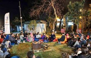 Başkan Böcek gençlerle gündüz konserde, akşam...