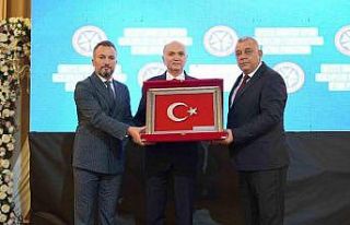 Başkan Özlü’ye spor camiasından plaket