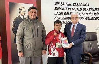 Burhaniye’nin gururundan Başkan Deveciler’e ziyaret