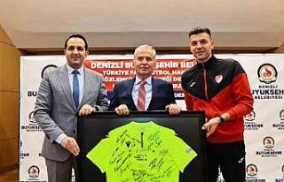Denizli Büyükşehirden 177 futbol hakemi, gözlemci...