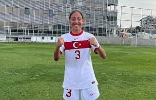 Denizlili bayan futbolcuya milli gurur