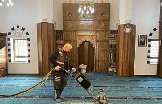 Elazığ Belediyesi camilerde Ramazan hazırlığını...