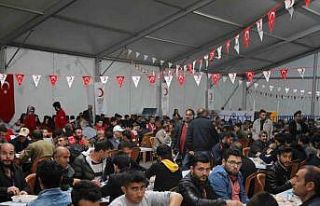Elazığ Belediyesi’nden bin kişilik iftar sofrası