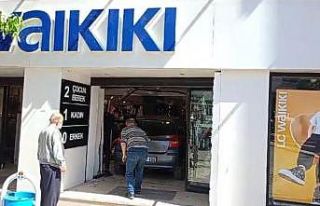 Fren yerine gaza basınca zincir giyim mağazasına...