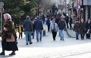 Güzel havayı fırsat bilen vatandaşlar sokaklara...