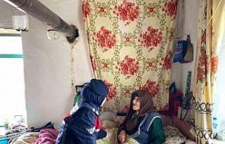 Jandarma yaşlıların gönlünü aldı