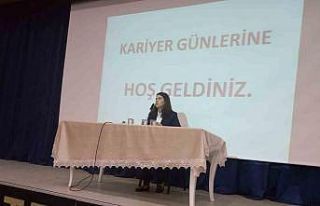 Kariyer Günleri’nde gençler meslekler hakkında...
