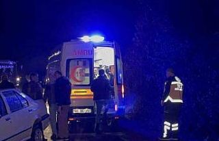 Kayganlaşan yolda dereye uçmaktan son anda kurtuldular:...