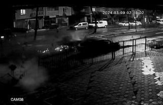 Kontrolünü kaybettiği aracıyla ağaca çarpıp...