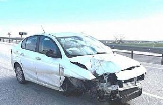 Konya’da otomobil bariyere çarptı: 1 yaralı