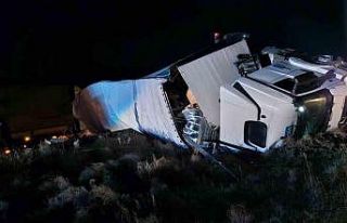 Konya’da tır devrildi: 1 yaralı